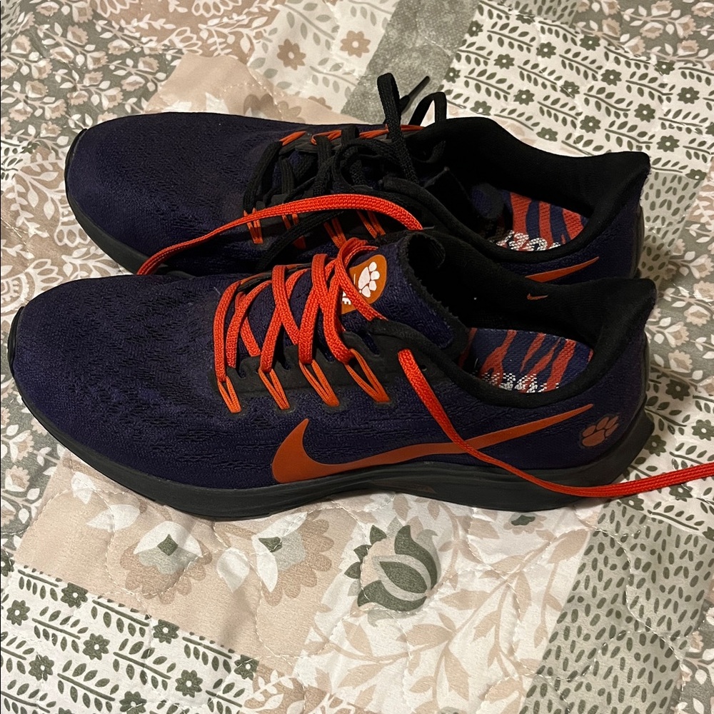 Nike Men's Black and purple and orange